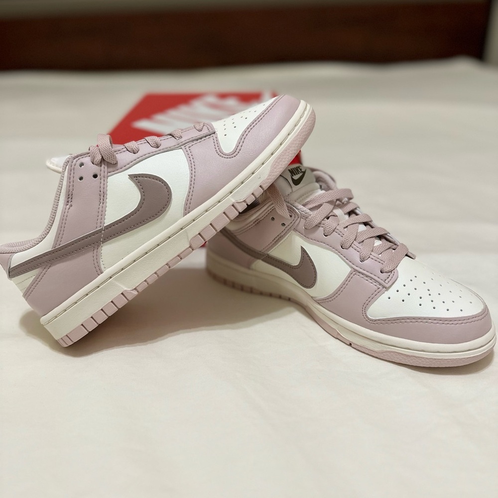 NIKE
WOMEN'S DUNK LOW - SILT RED/MALT/PALE IVORY